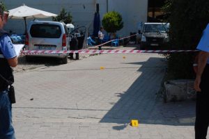 Ortağına kurşun yağdırdı