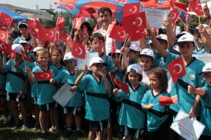 Minik y&uuml;z&uuml;c&uuml;lerin sertifika heyecanı