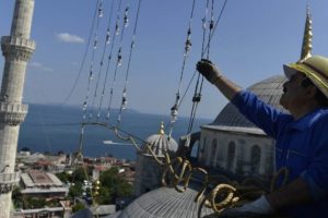 Azerbaycan'da 'Ramazan ne zaman?' tartışması