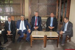 Bakan'dan t&uuml;rbe ziyareti