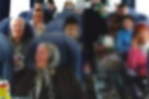 Otob&uuml;s şof&ouml;r&uuml;n&uuml;n teklifini yolcular kabul etmedi