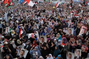 Mursi destek&ccedil;ileri y&uuml;r&uuml;y&uuml;şe ge&ccedil;ti