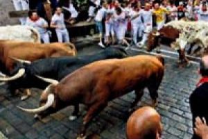 San Fermin'de ilk g&uuml;n: 4 yaralı