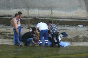 Terliği i&ccedil;in canından oluyordu