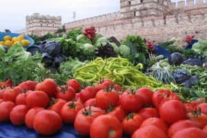 Sıcağa direnmek i&ccedil;in sebze ve meyve t&uuml;ketin