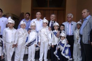 300 &ccedil;ocuk erkekliğe ilk adımı attı