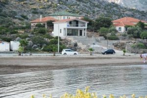 Tarık Tarcan'ın ka&ccedil;ak evine 70 bin lira ceza