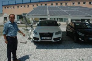 Bu otopark elektrik &uuml;retiyor
