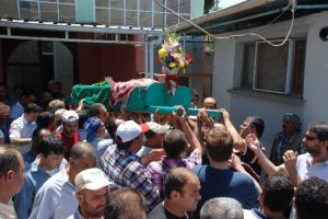 Serinlemek i&ccedil;in gittiği  havuzda &ouml;ld&uuml;