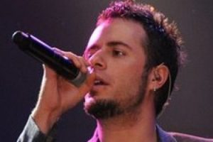 Rekt&ouml;rden konserini iptal eden Emre Aydın'a sitem