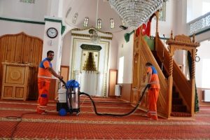 Camilerde Ramazan temizliği
