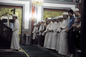 &Ccedil;in'de ilk teravih kılındı