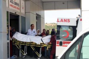 Bisikletle gezen iki kardeşe minib&uuml;s &ccedil;arptı