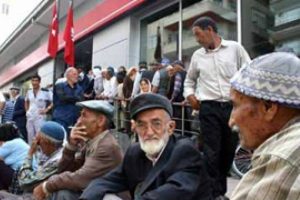 Emeklilik i&ccedil;in yaş bekleyenlere m&uuml;jde!