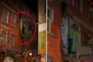 Beyoğlu'nda 3 katlı binanın duvarı &ccedil;&ouml;kt&uuml;
