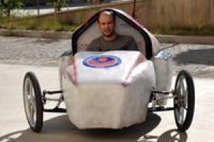 Hurdalardan hidromobil yaptılar