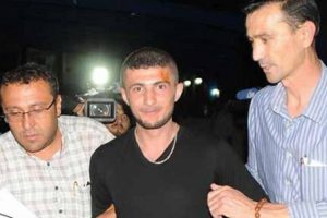 Polisi bı&ccedil;aklayan gencin sorusu 'yuh' dedirtti