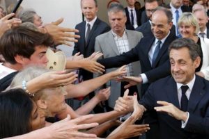 Sarkozy siyasete geri mi d&ouml;n&uuml;yor?