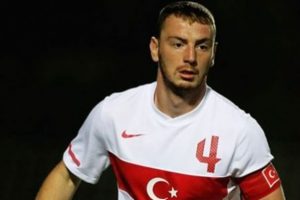 Trabzonspor Aykut Demir ile s&ouml;zleşme imzaladı