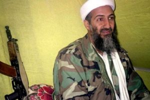 Pakistan'da saklanırken kovboy şapkasıyla dolaşmış