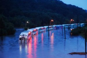 Bin 400 yolcu trende mahsur