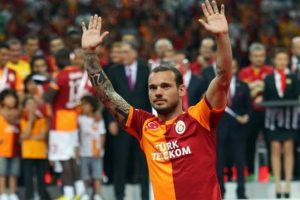 Sneijder taraftara m&uuml;jdeyi verdi!