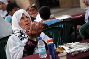 İlk iftar, Hakkari'de a&ccedil;ıldı