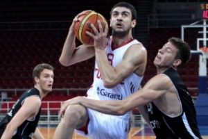 Milliler galibiyetle başladı