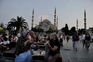 T&uuml;rkiye ilk iftarını a&ccedil;tı