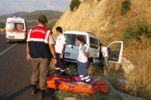 Otomobil şarampole yuvarlandı