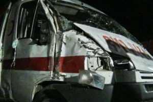 Ambulans kaza yaptı