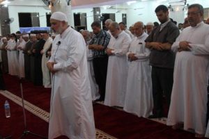 İlk teravihi başbakan kıldırdı