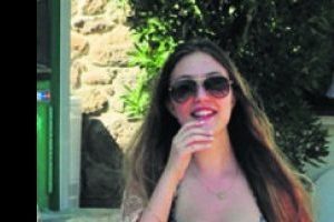 Yasmin Erbil mankenlere taş &ccedil;ıkarttı