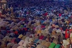 Mursi taraftarları Adeviye'de teravih kıldı