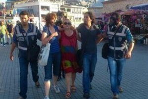 Taksim Dayanışması &uuml;yelerinin evlerinde arama