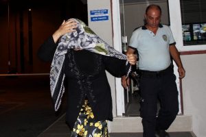 Kocası tavuklarını kuması i&ccedil;in satınca...