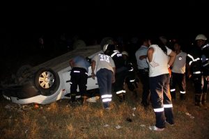 Polisin 'dur' ihtarına uymayan şahıs, otomobiliyle takla attı