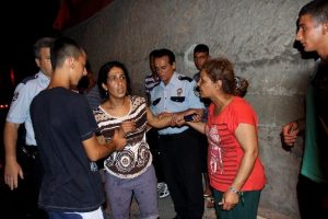 Evi kundaklanan gen&ccedil; kadının feryadı