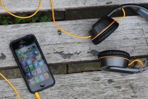 G&uuml;neş enerjisiyle telefon şarj eden kulaklık geliyor