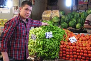 Domates ve biber fiyatı el yakıyor