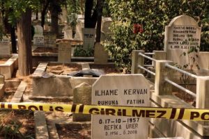 Mezarlıkta cenin bulundu