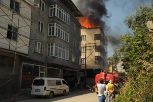 Bursa'da &ccedil;atıda yangın paniği