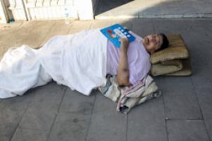 200 kiloluk kadını itfaiye taşıdı