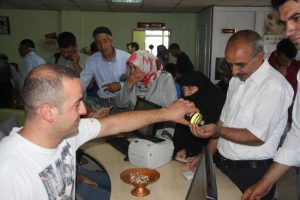 Hastanede g&uuml;ler y&uuml;zl&uuml; karşılama