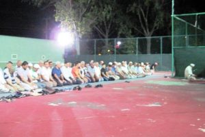 Tenis kortunda ilk teravih namazı