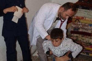 Suriyeliler sağlık kontrol&uuml;nden ge&ccedil;irildi