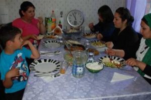 21 saat oru&ccedil; tutuyorlar