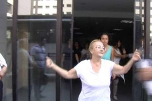Emniyetten oynayarak &ccedil;ıktı