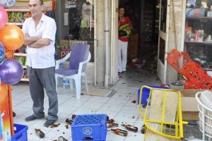 Şehir zorbalarından market baskını