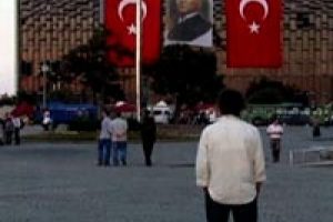 'Duran adam' eyleminde su&ccedil; yok